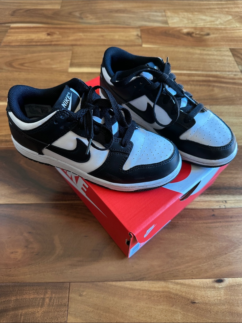 Kids pandas Nike dunk low size 2